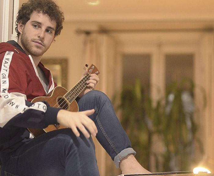 Diego Olivares - Guitarra